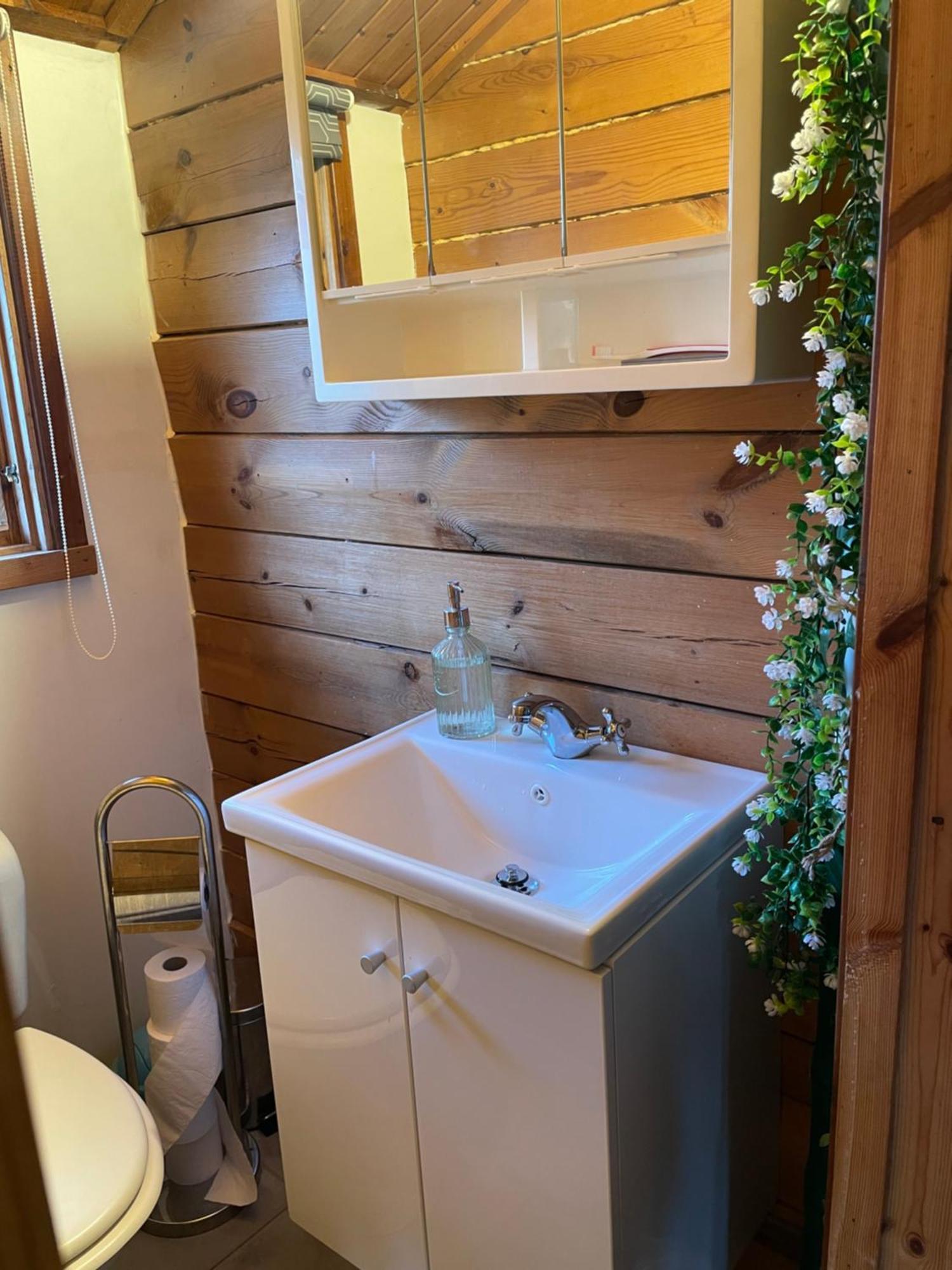 Three Rooms Stuga I Stugby Near National Park Undenäs Εξωτερικό φωτογραφία